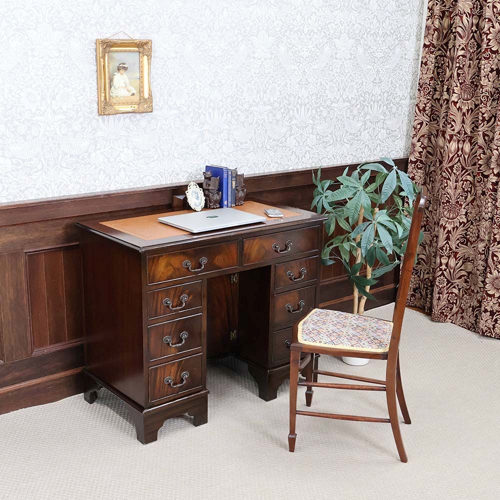 カットワークで足下までシックに演出♪ デスク VC113-097