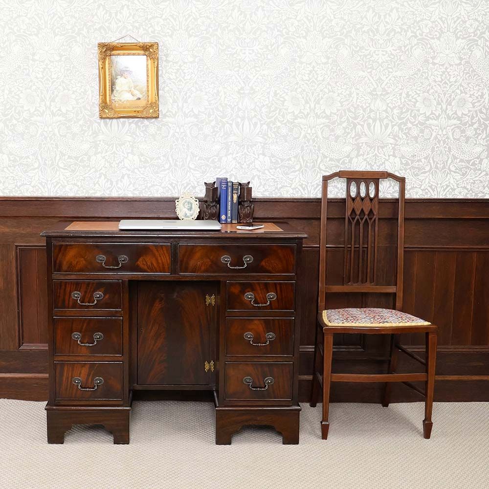 カットワークで足下までシックに演出♪ デスク VC113-097