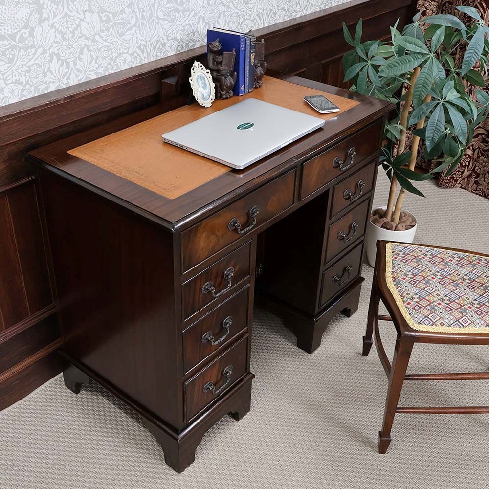 カットワークで足下までシックに演出♪ デスク VC113-097