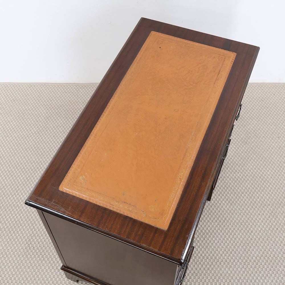 カットワークで足下までシックに演出♪ デスク VC113-097