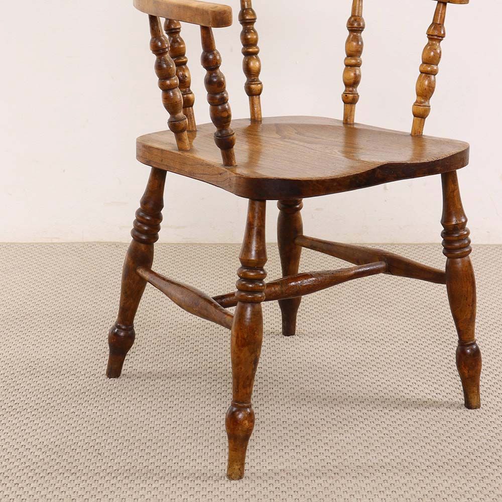 エルムの杢目と挽物細工が響きあう♪ キャプテンチェア VC113-207