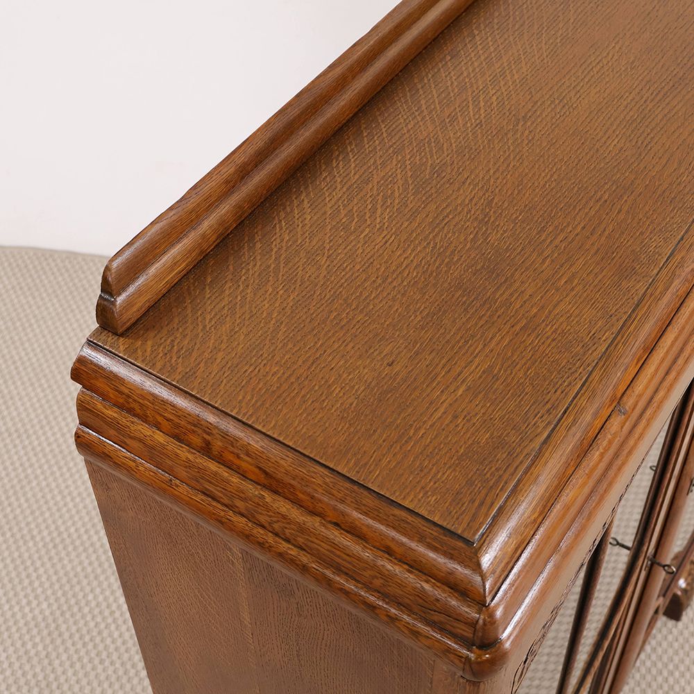 心惹かれる可憐な彫りの装飾♪ ブックケース VC114-059