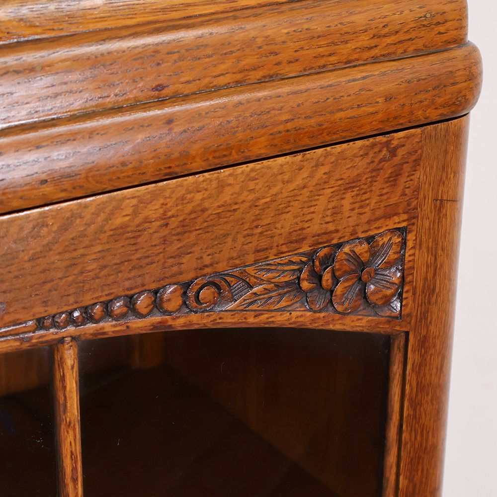 心惹かれる可憐な彫りの装飾♪ ブックケース VC114-059