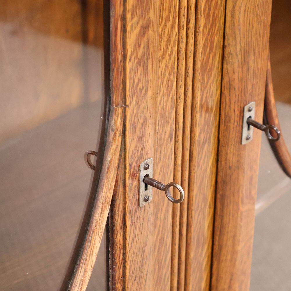 心惹かれる可憐な彫りの装飾♪ ブックケース VC114-059