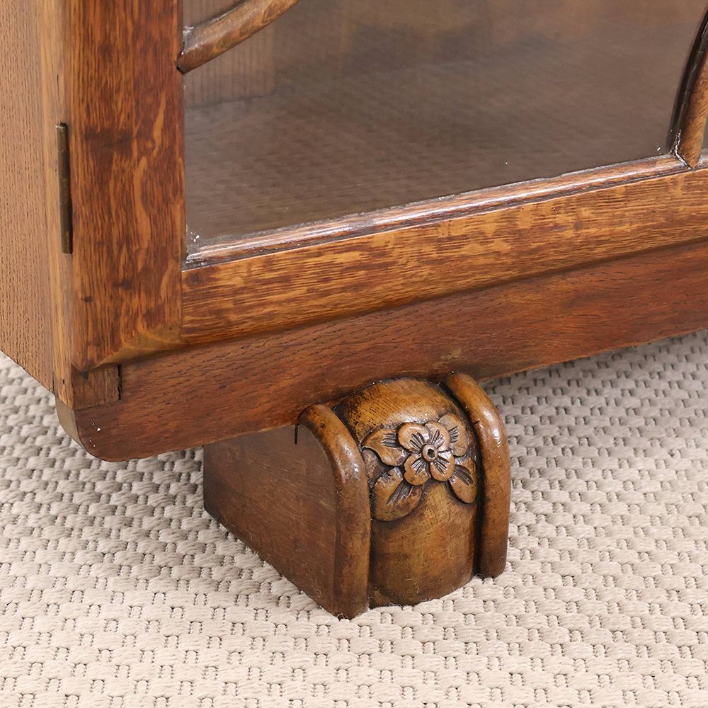 心惹かれる可憐な彫りの装飾♪ ブックケース VC114-059