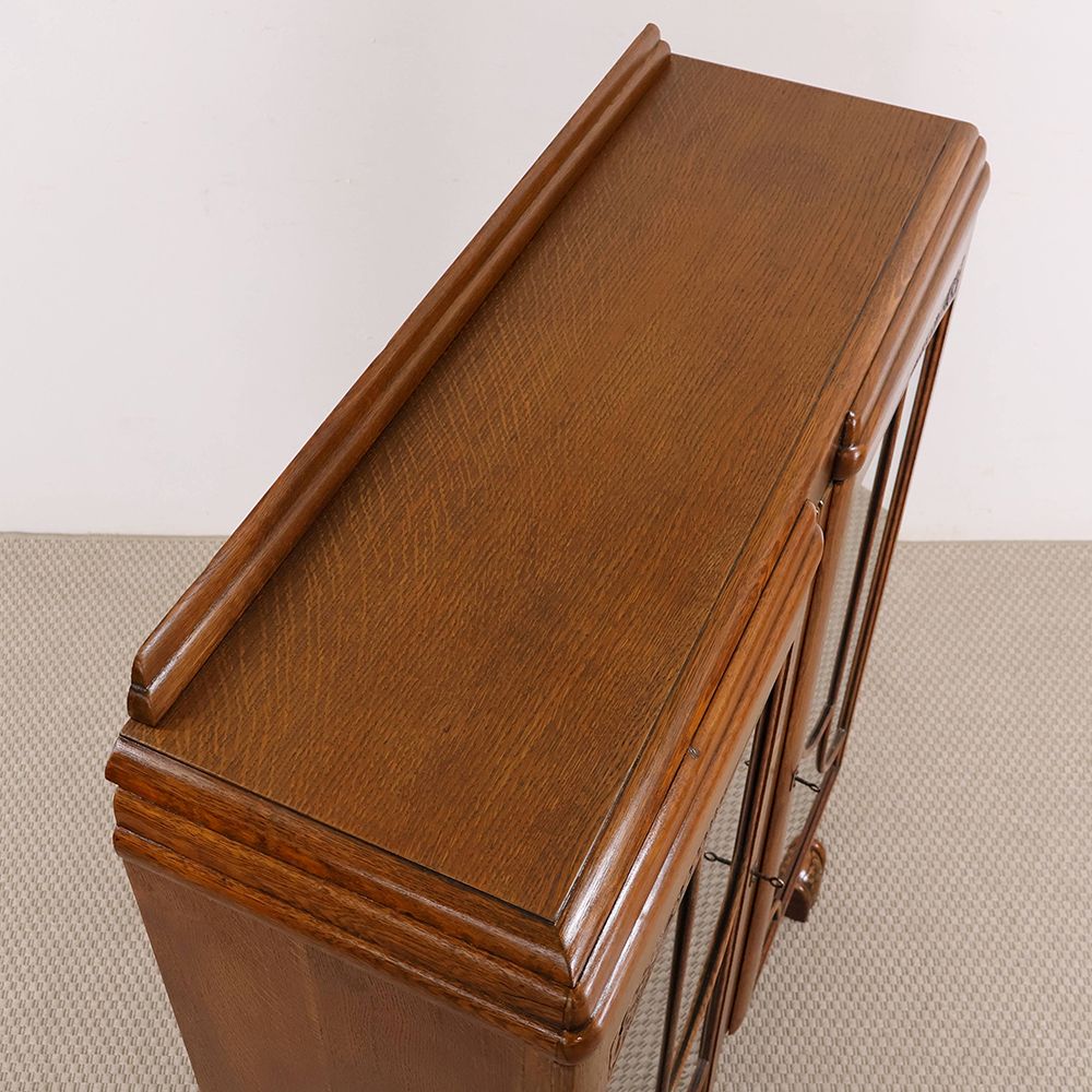 心惹かれる可憐な彫りの装飾♪ ブックケース VC114-059