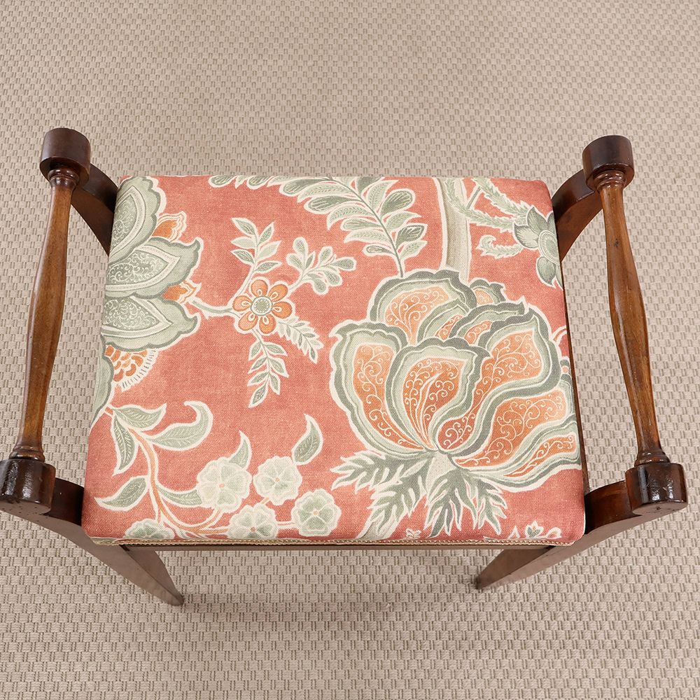 足下まで美しく♪ ピアノスツール VC114-128-226323