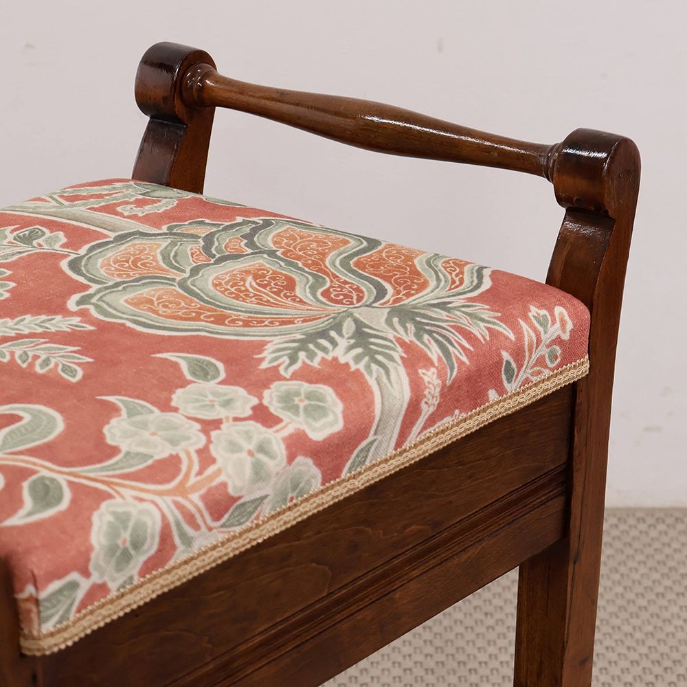 足下まで美しく♪ ピアノスツール VC114-128-226323