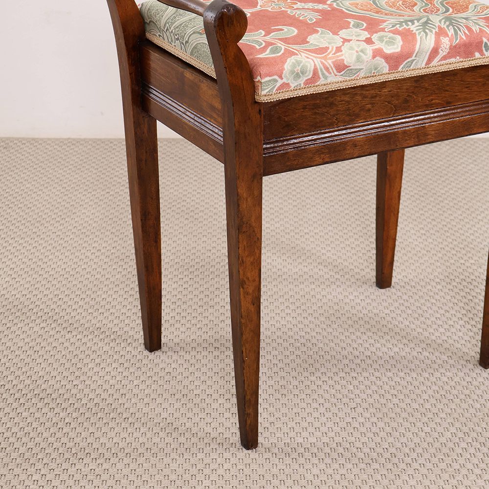 足下まで美しく♪ ピアノスツール VC114-128-226323