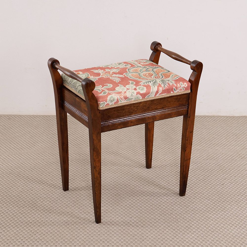 足下まで美しく♪ ピアノスツール VC114-128-226323