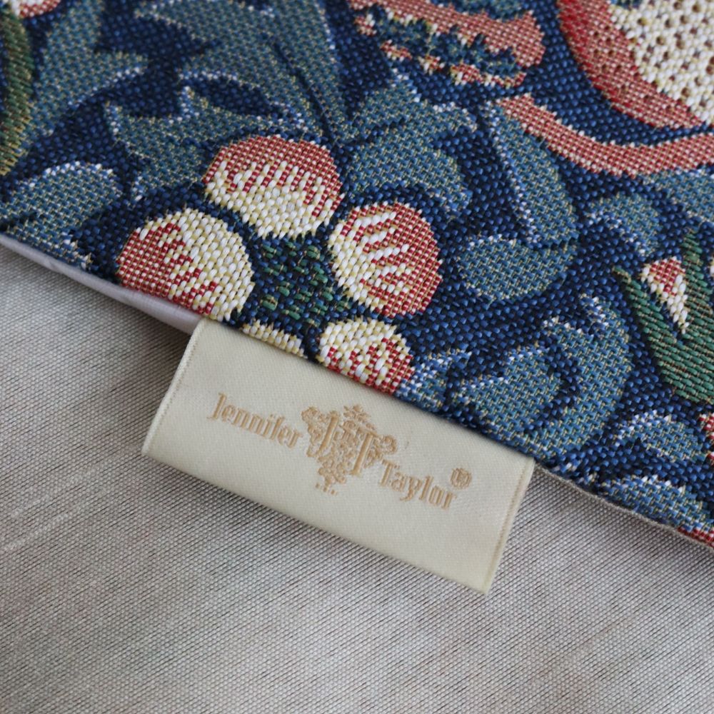 オシャレなタッセル付き♪ テーブルランナー120 VI1-33187TR