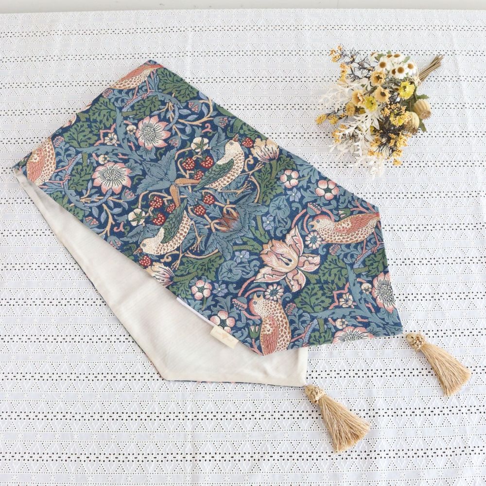 オシャレなタッセル付き♪ テーブルランナー120 VI1-33187TR