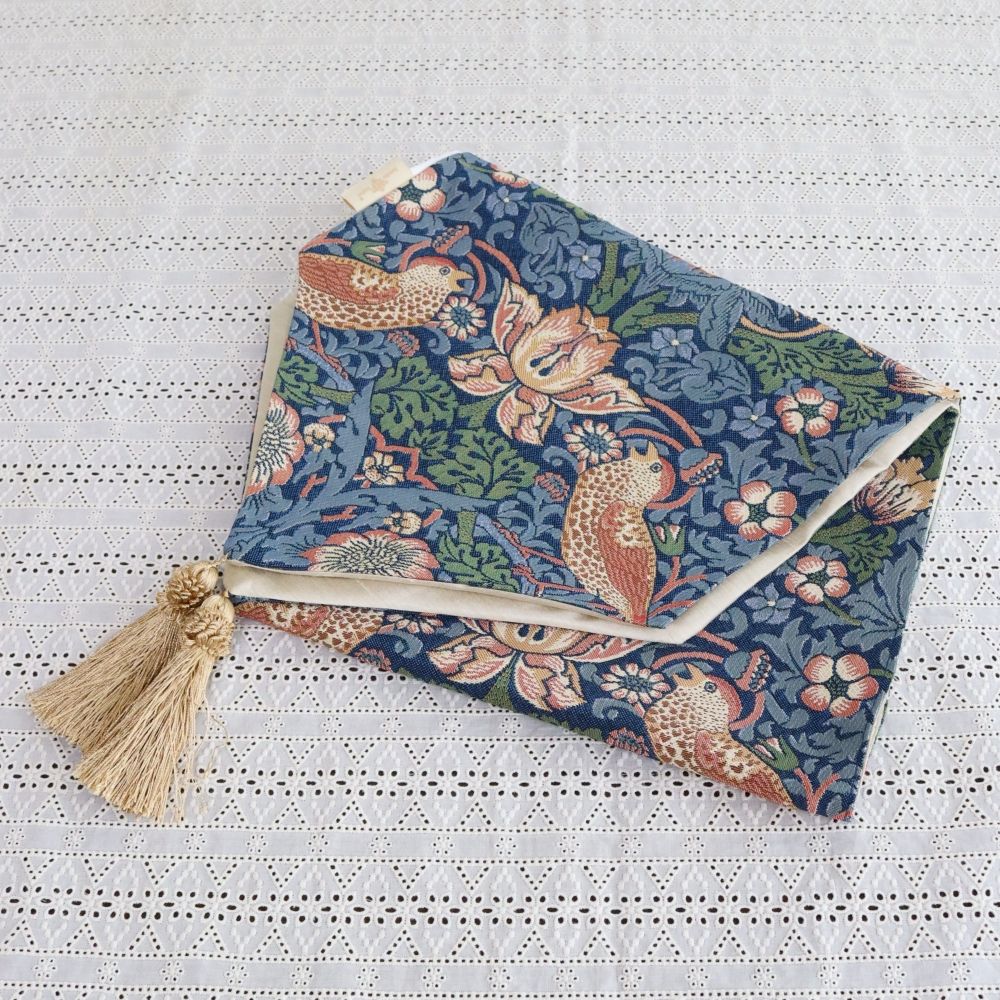 オシャレなタッセル付き♪ テーブルランナー120 VI1-33187TR