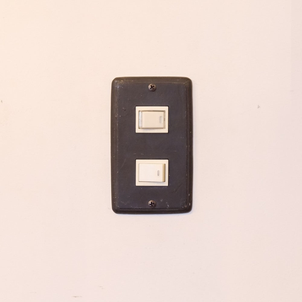 アンティーク　コンセントカバー　三つ口 楽天市場】スイッチカバー 3穴 3口用 プレート コンセント コンセント