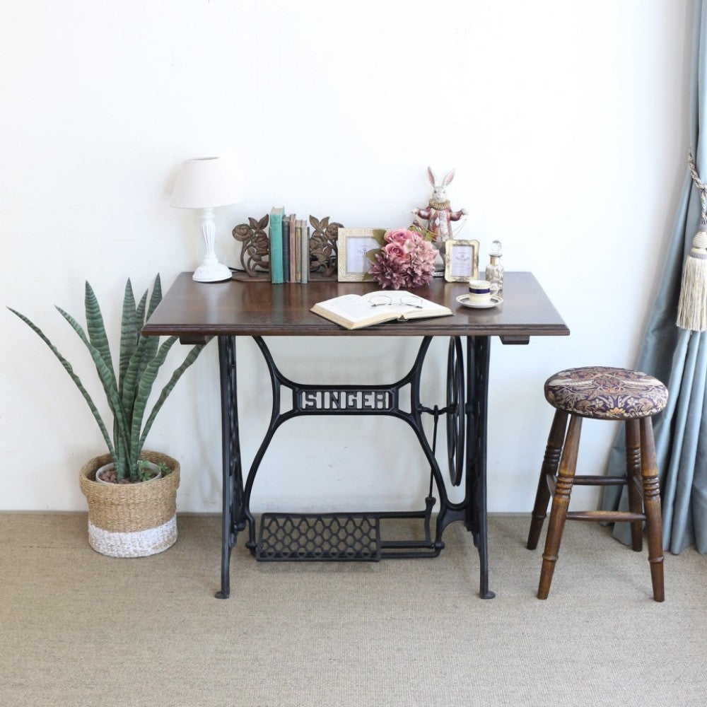 アンティークミシン脚　テーブル SPECIAL・ミシン脚テーブル・白・アンティーク・昭和レトロ