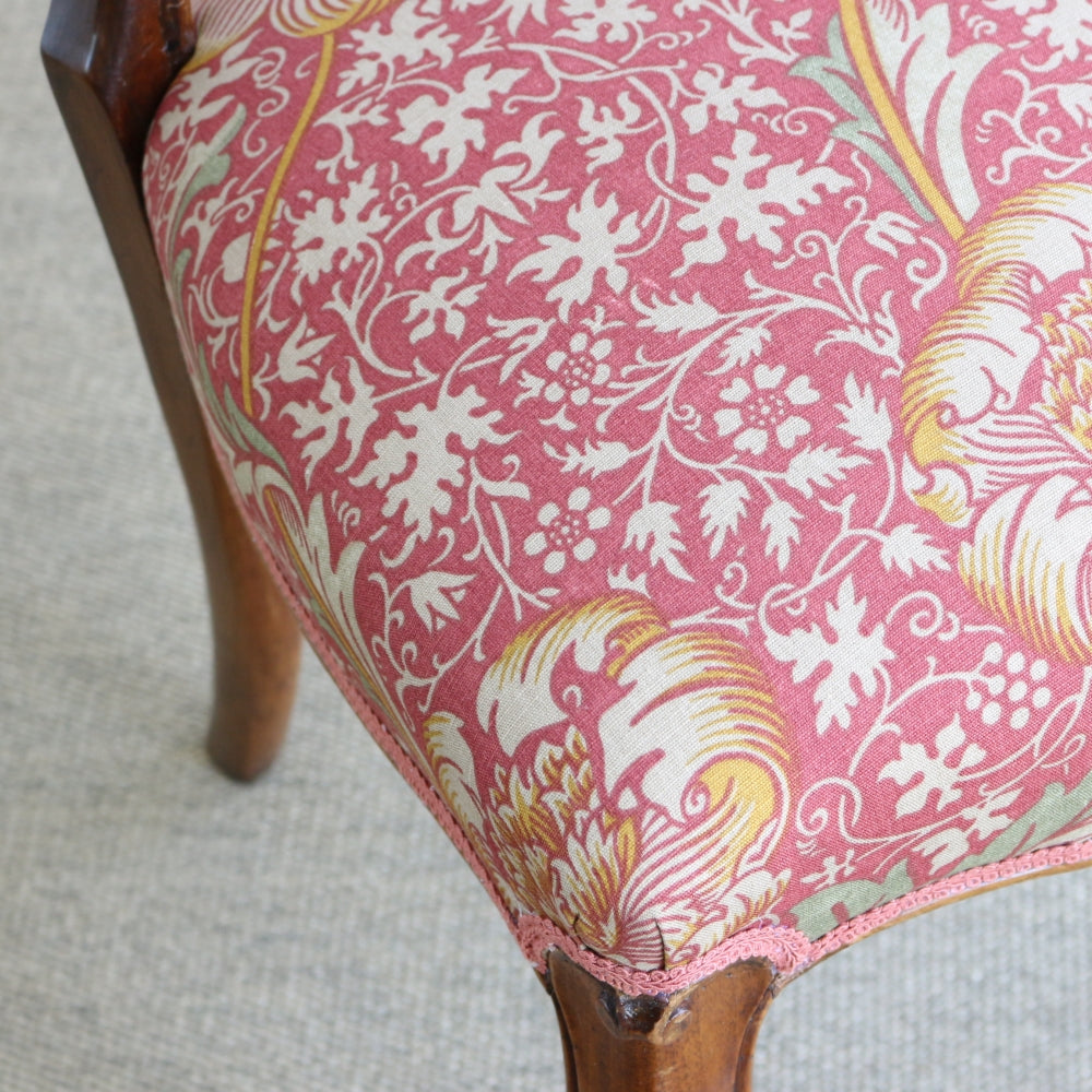 エレガントな佇まいにウットリ♪ バルーンバックチェア 【ウィリアム・モリス】 VC100-105002MORRIS