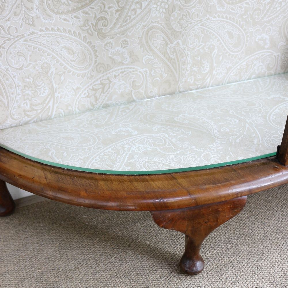 ガラスに入った装飾がオシャレ♪ ディスプレイキャビネット VC102-177