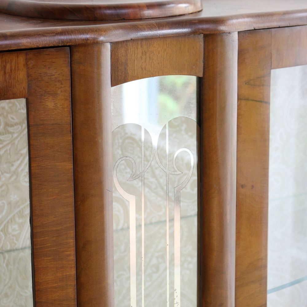 ガラスに入った装飾がオシャレ♪ ディスプレイキャビネット VC102-177