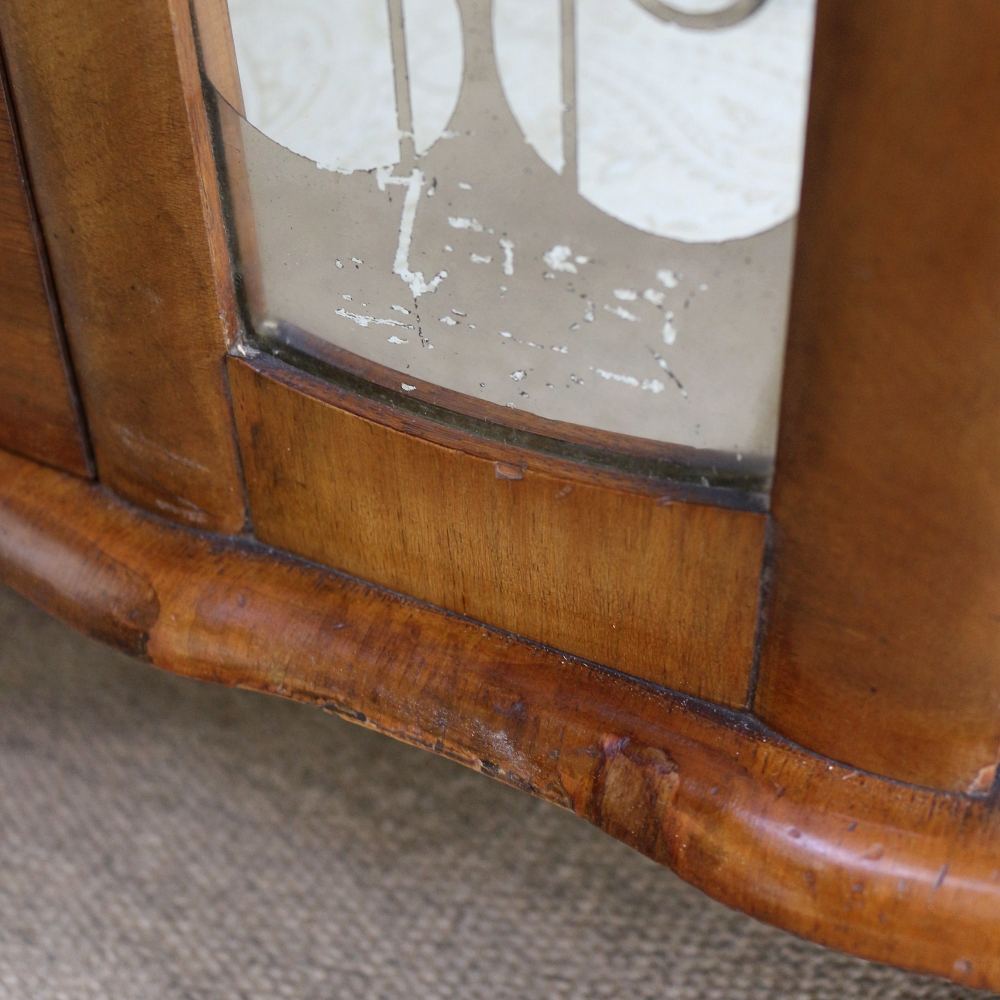 ガラスに入った装飾がオシャレ♪ ディスプレイキャビネット VC102-177