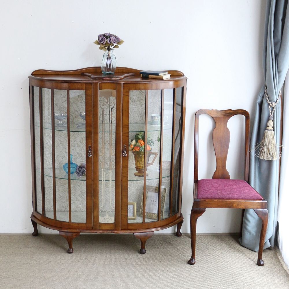 ガラスに入った装飾がオシャレ♪ ディスプレイキャビネット VC102-177