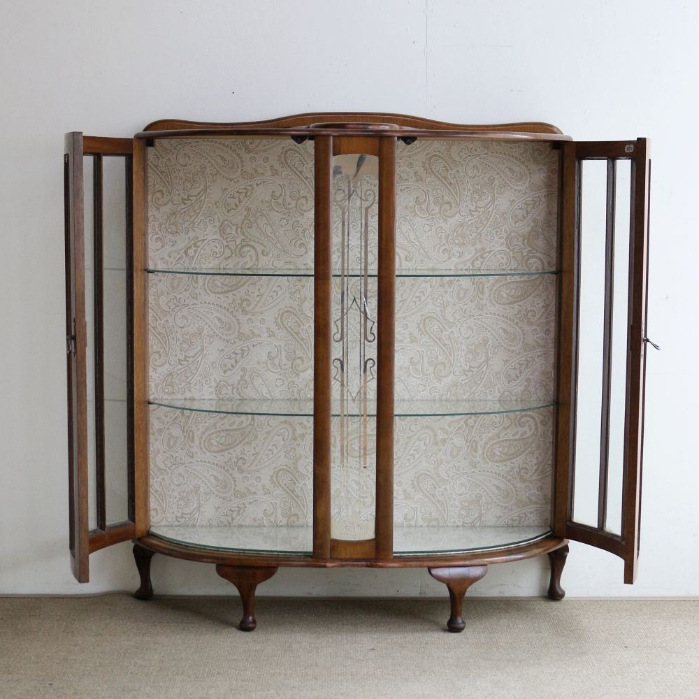 ガラスに入った装飾がオシャレ♪ ディスプレイキャビネット VC102-177