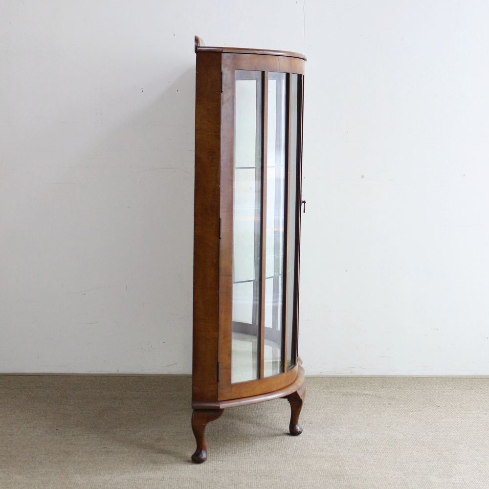 ガラスに入った装飾がオシャレ♪ ディスプレイキャビネット VC102-177