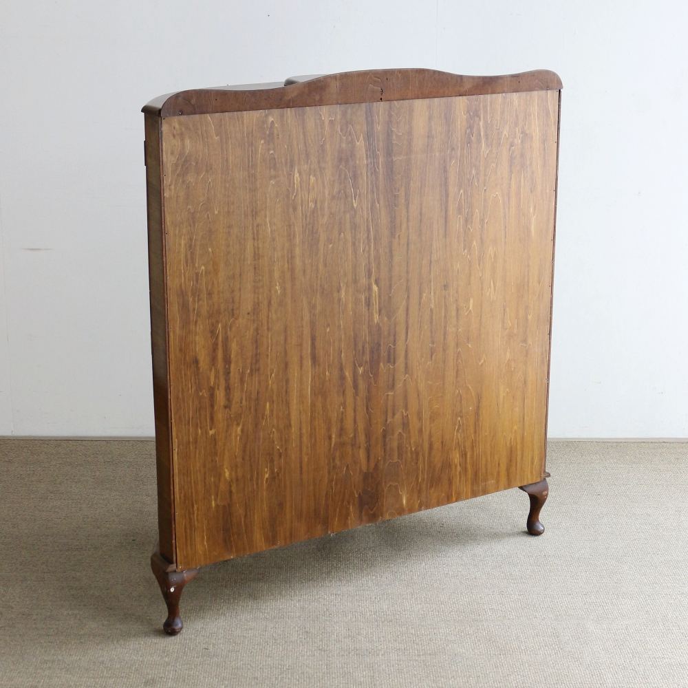 ガラスに入った装飾がオシャレ♪ ディスプレイキャビネット VC102-177