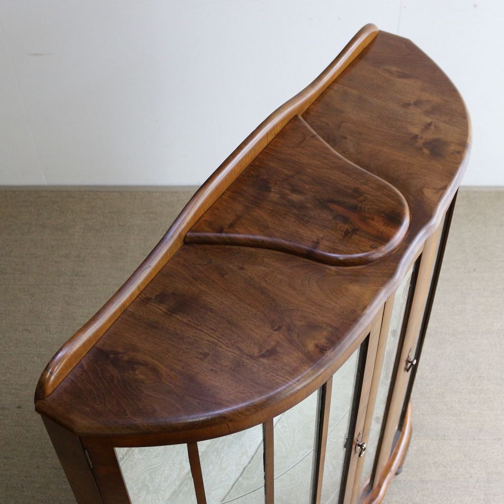 ガラスに入った装飾がオシャレ♪ ディスプレイキャビネット VC102-177