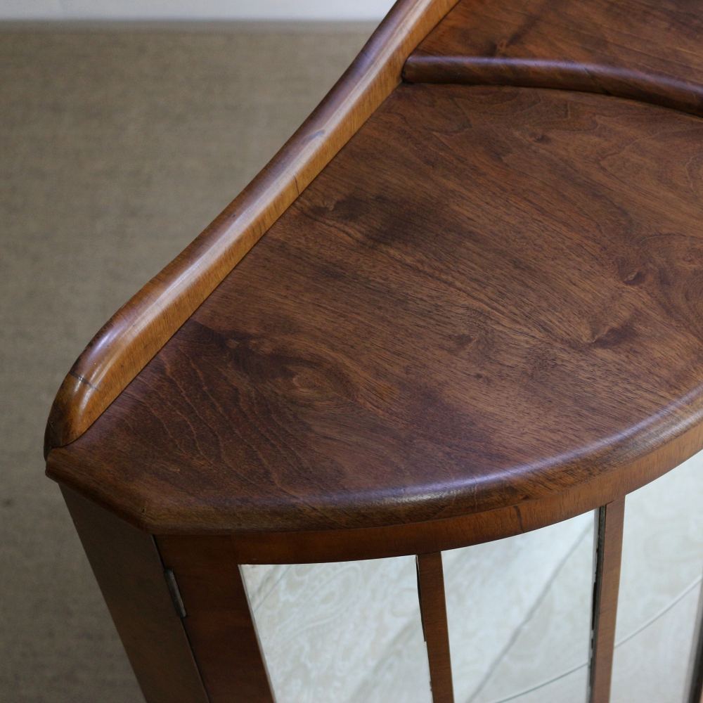 ガラスに入った装飾がオシャレ♪ ディスプレイキャビネット VC102-177