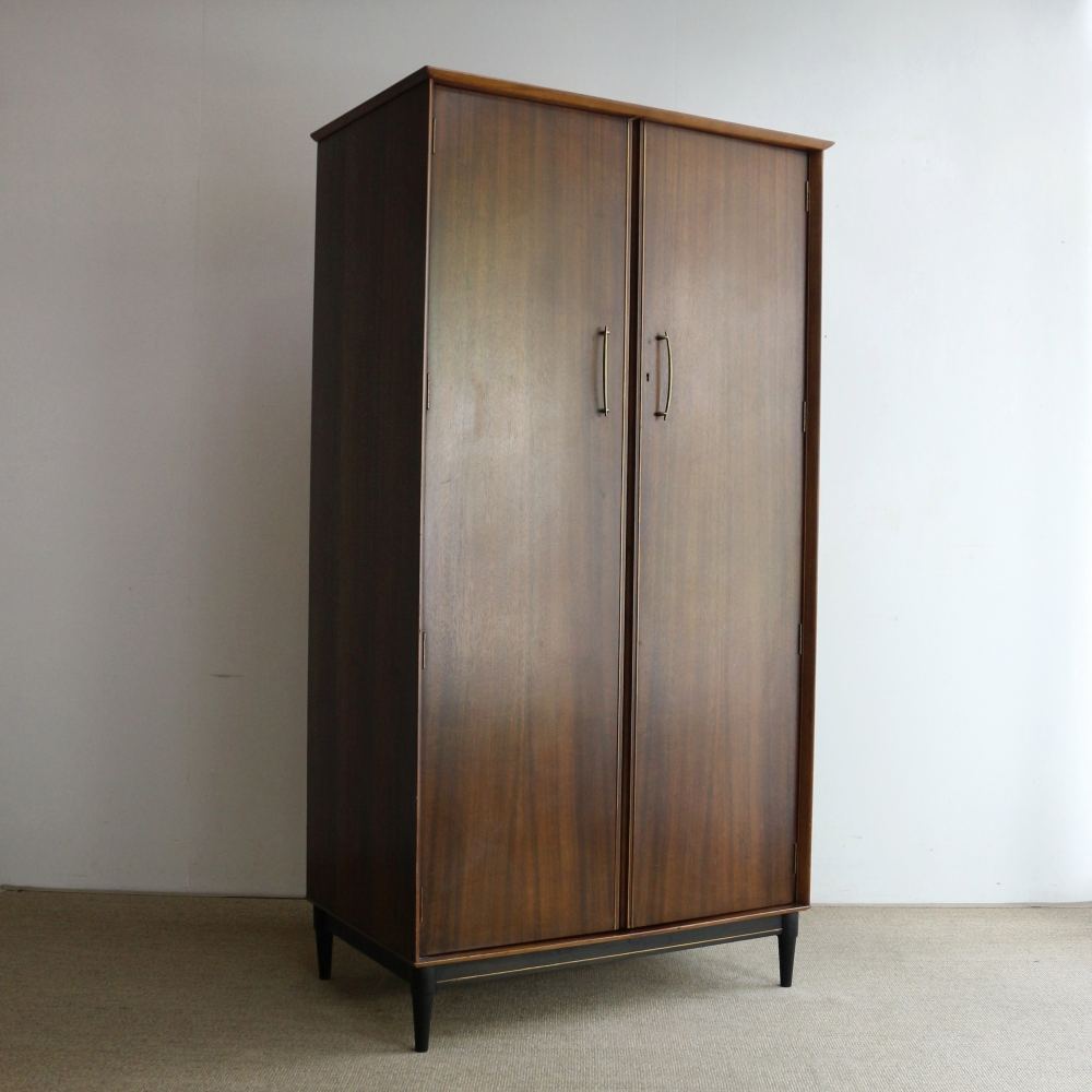 ブラウンカラーがカッコいい♪ ワードローブ VC103-301