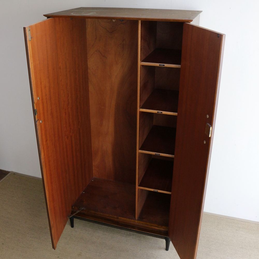 ブラウンカラーがカッコいい♪ ワードローブ VC103-301