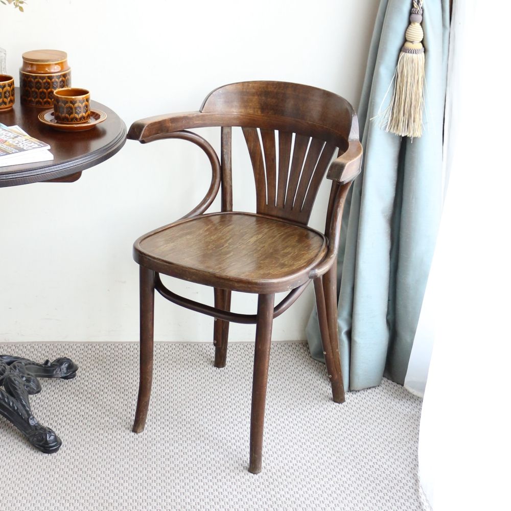 アーム付きで座り心地抜群♪ ベントウッドアームチェア【THONET(トーネット)】 VC104-189007