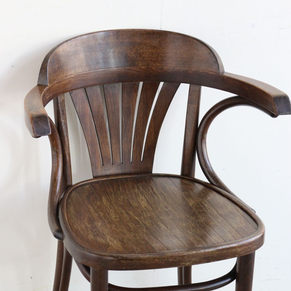 アーム付きで座り心地抜群♪ ベントウッドアームチェア【THONET(トーネット)】 VC104-189007