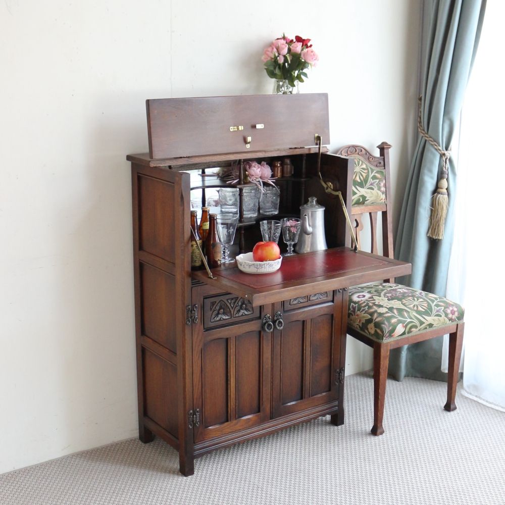 オシャレな大人時間を演出♪ チューダースタイルのカクテルキャビネット【OLD CHARM/オールドチャーム】 VC104-216