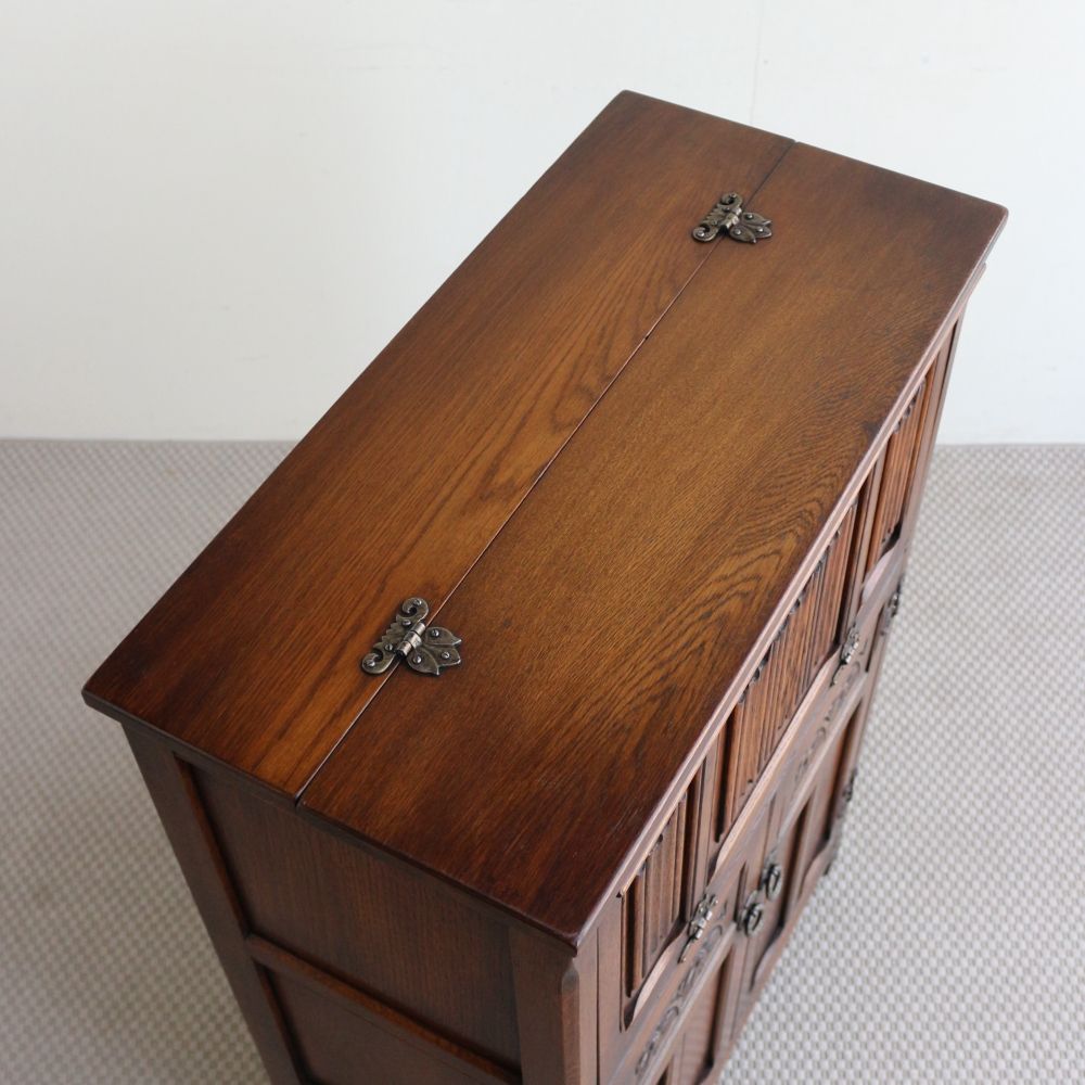 オシャレな大人時間を演出♪ チューダースタイルのカクテルキャビネット【OLD CHARM/オールドチャーム】 VC104-216