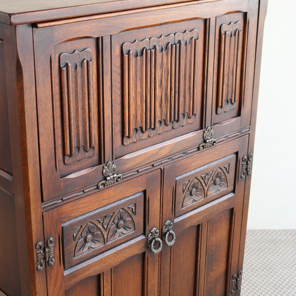 オシャレな大人時間を演出♪ チューダースタイルのカクテルキャビネット【OLD CHARM/オールドチャーム】 VC104-216