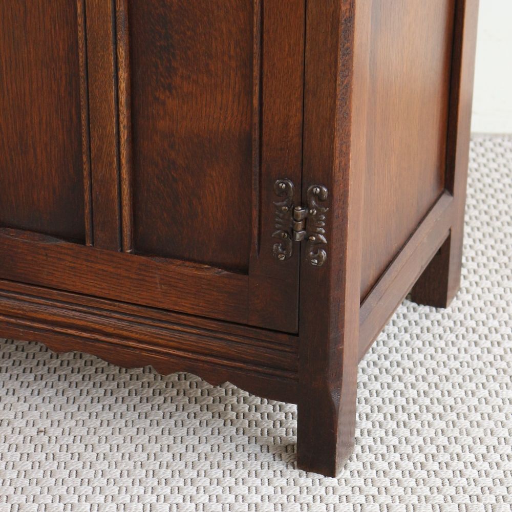 オシャレな大人時間を演出♪ チューダースタイルのカクテルキャビネット【OLD CHARM/オールドチャーム】 VC104-216