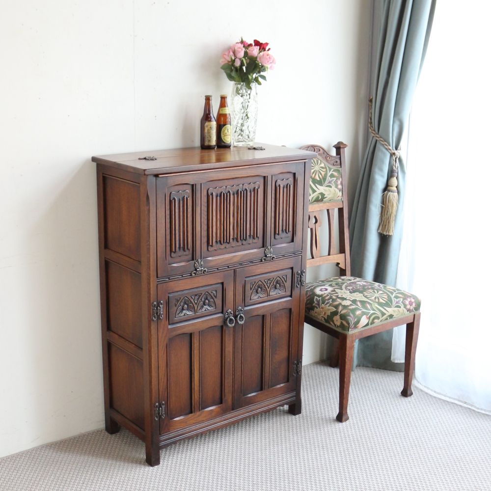 オシャレな大人時間を演出♪ チューダースタイルのカクテルキャビネット【OLD CHARM/オールドチャーム】 VC104-216