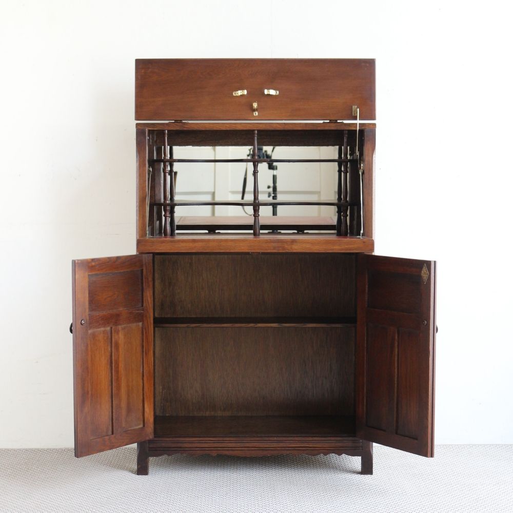 オシャレな大人時間を演出♪ チューダースタイルのカクテルキャビネット【OLD CHARM/オールドチャーム】 VC104-216