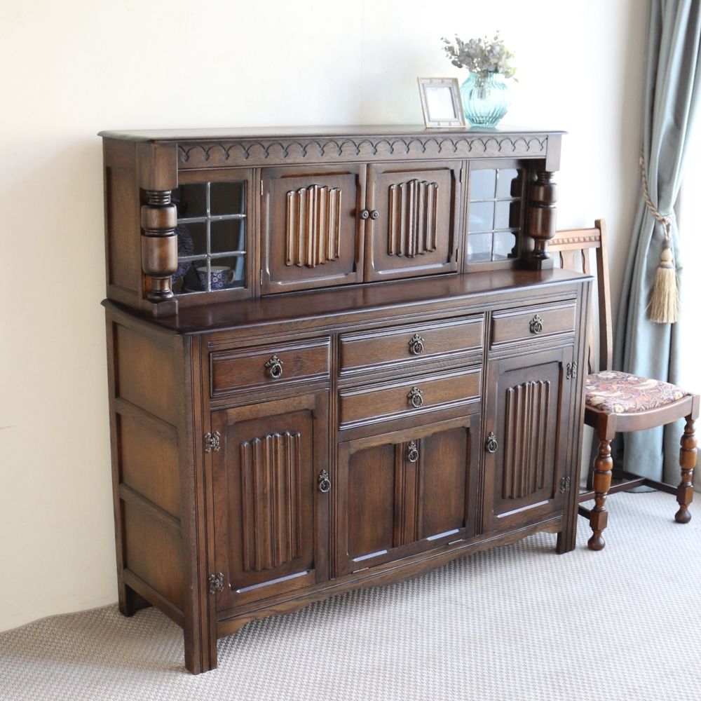 インテリアの贅沢な主役に♪ チューダースタイル・コートカップボード VC104-440