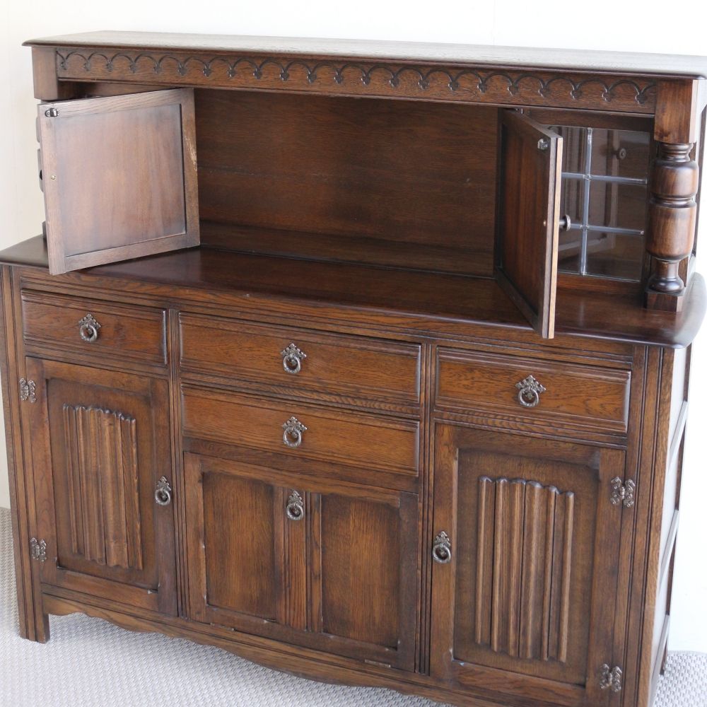 インテリアの贅沢な主役に♪ チューダースタイル・コートカップボード VC104-440