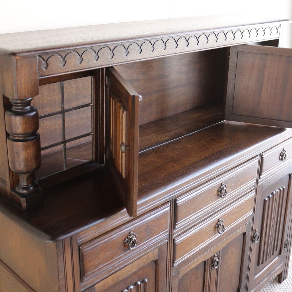 インテリアの贅沢な主役に♪ チューダースタイル・コートカップボード VC104-440