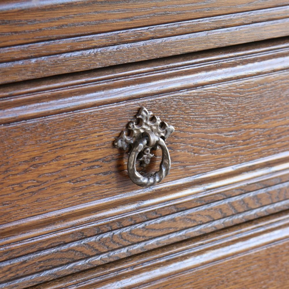 インテリアの贅沢な主役に♪ チューダースタイル・コートカップボード VC104-440