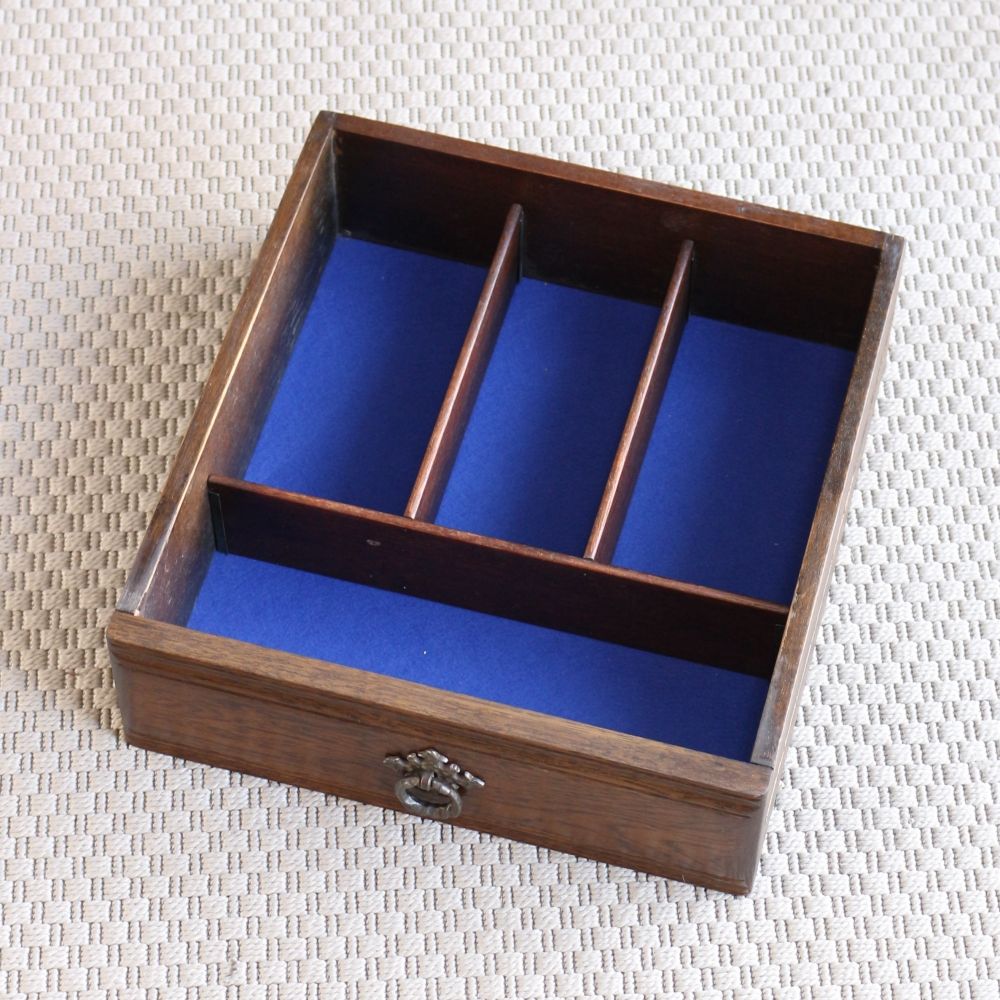 インテリアの贅沢な主役に♪ チューダースタイル・コートカップボード VC104-440