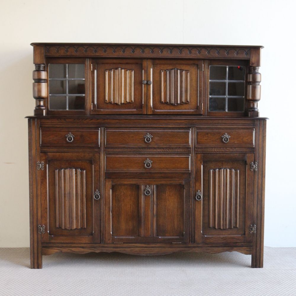 インテリアの贅沢な主役に♪ チューダースタイル・コートカップボード VC104-440