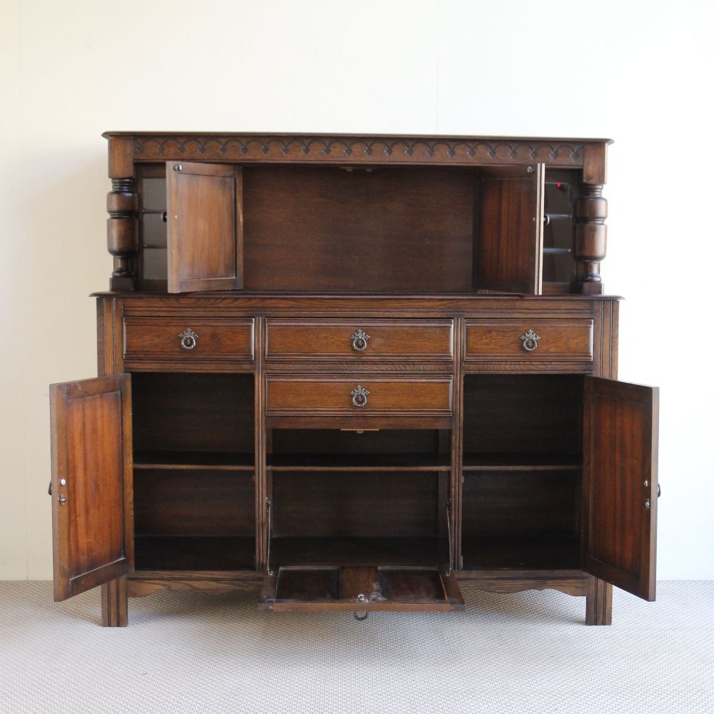 インテリアの贅沢な主役に♪ チューダースタイル・コートカップボード VC104-440