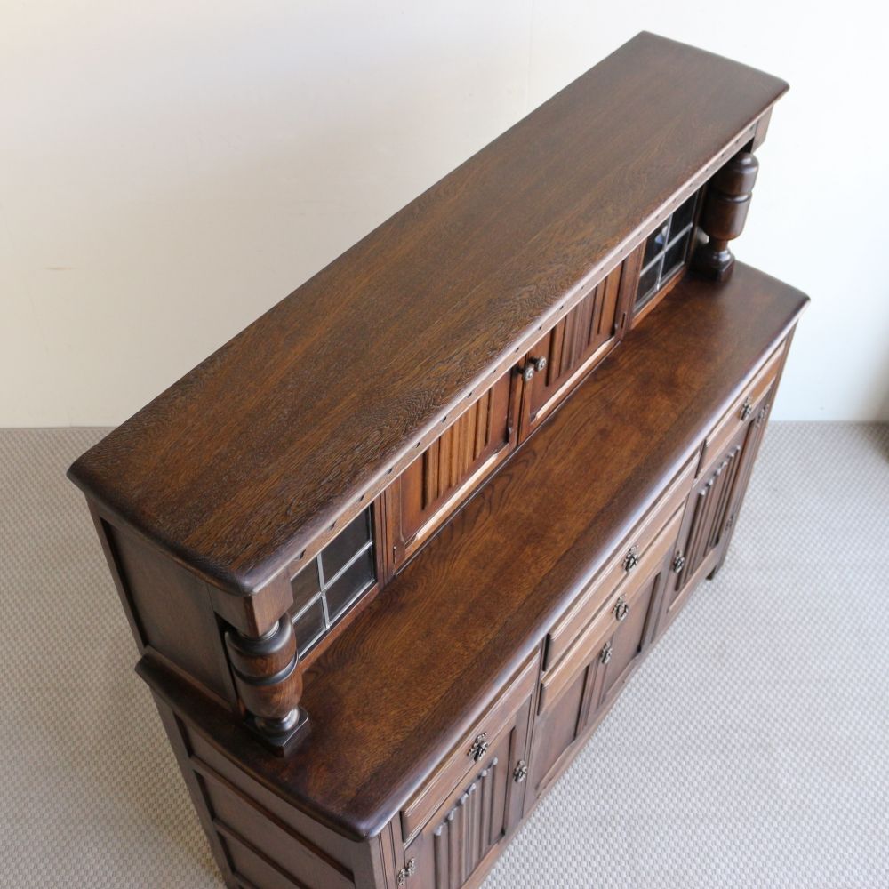 インテリアの贅沢な主役に♪ チューダースタイル・コートカップボード VC104-440