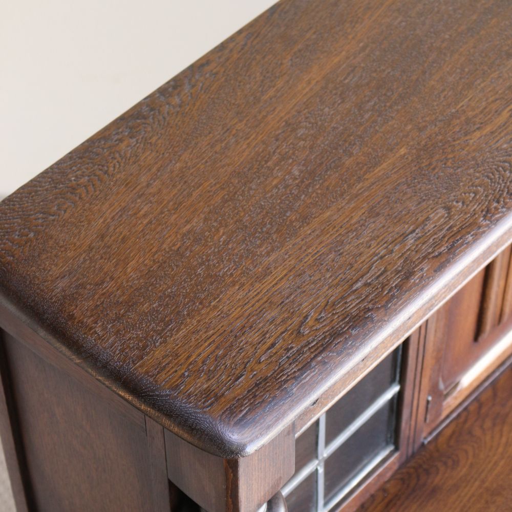 インテリアの贅沢な主役に♪ チューダースタイル・コートカップボード VC104-440