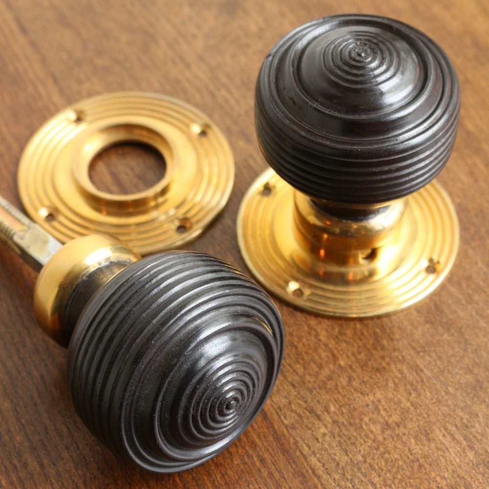 ドアをカッコよく♪ イギリスのアンティーク風ドアノブ VC60-41908