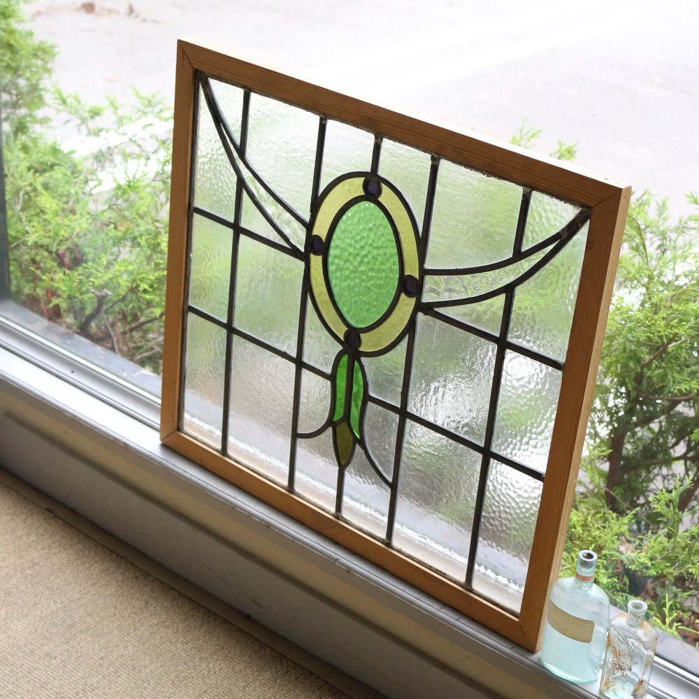 エメラルドをあしらったチョーカーのよう♪ 英国アンティーク ステンドグラス VC67-00705